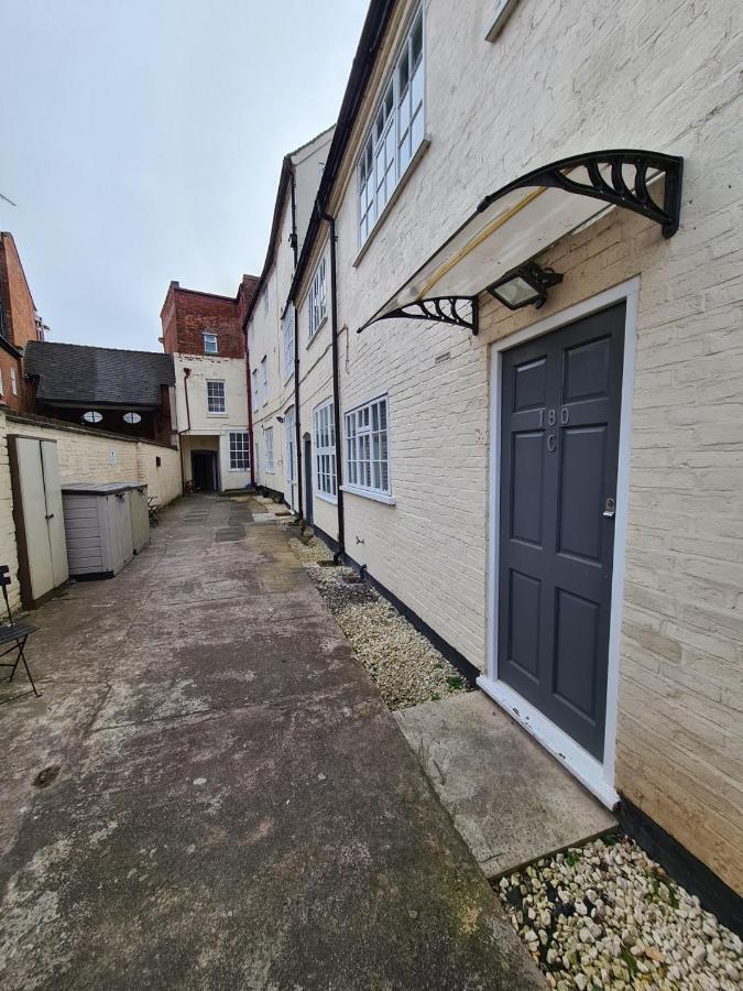 Coopers, Ground Floor Apartment With 2 Bedrooms And 2 Bathrooms Within A Georgian Listed Building Burton-upon-Trent Exterior foto